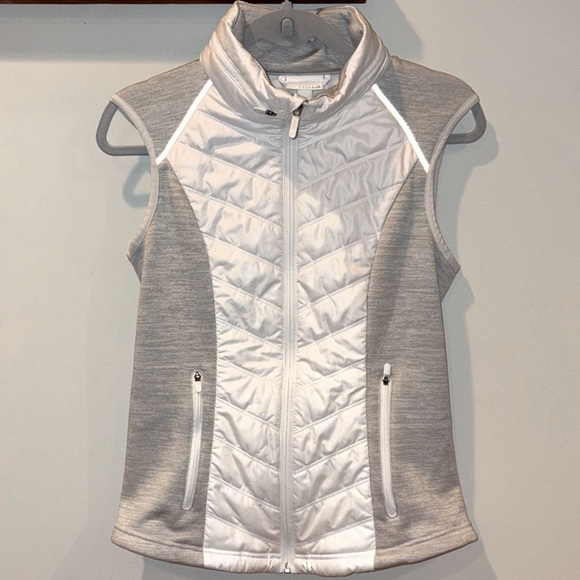 Zella Jackets & Blazers - Zella Zelfusion Water Repellent Quilted Vest w/Hood Size Medium White/Gray